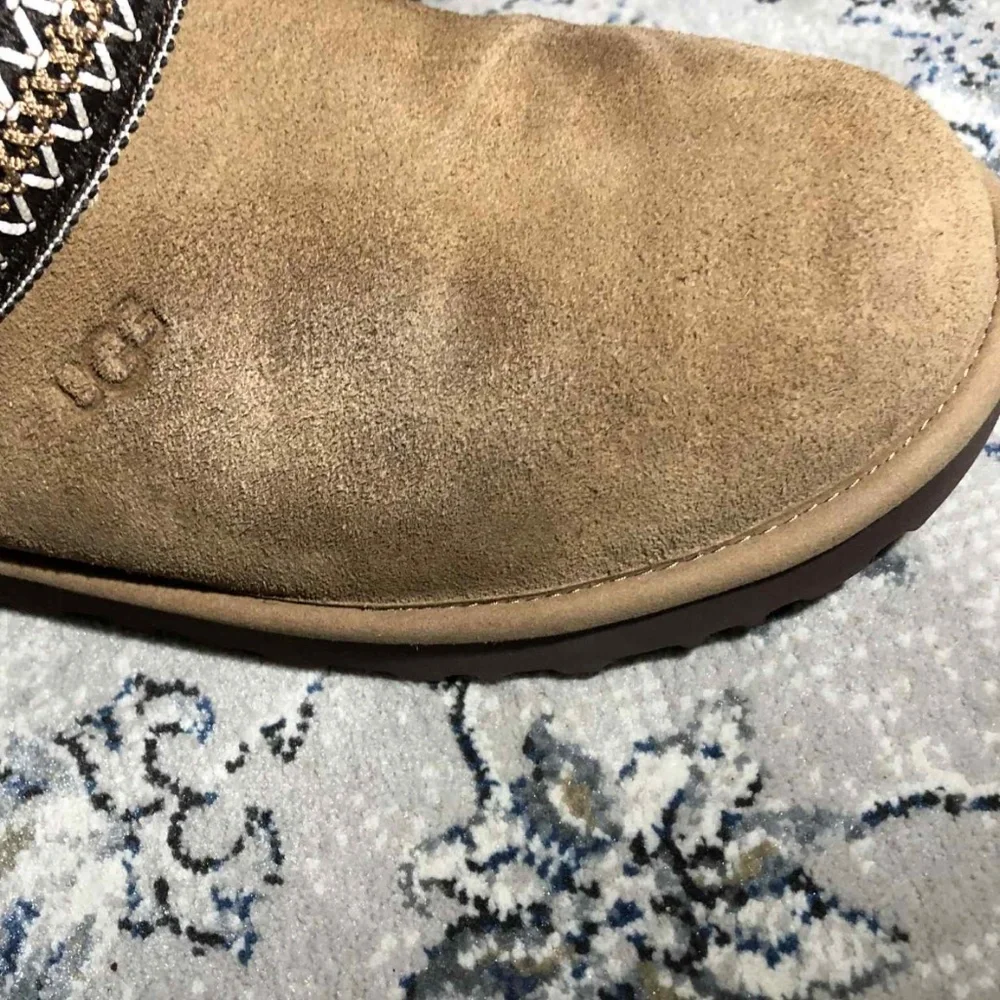 UGG Classic Short Crescent Chestnut